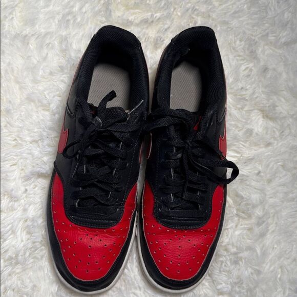 Nike Black and Red Athletic Shoes - Picture 3 of 6